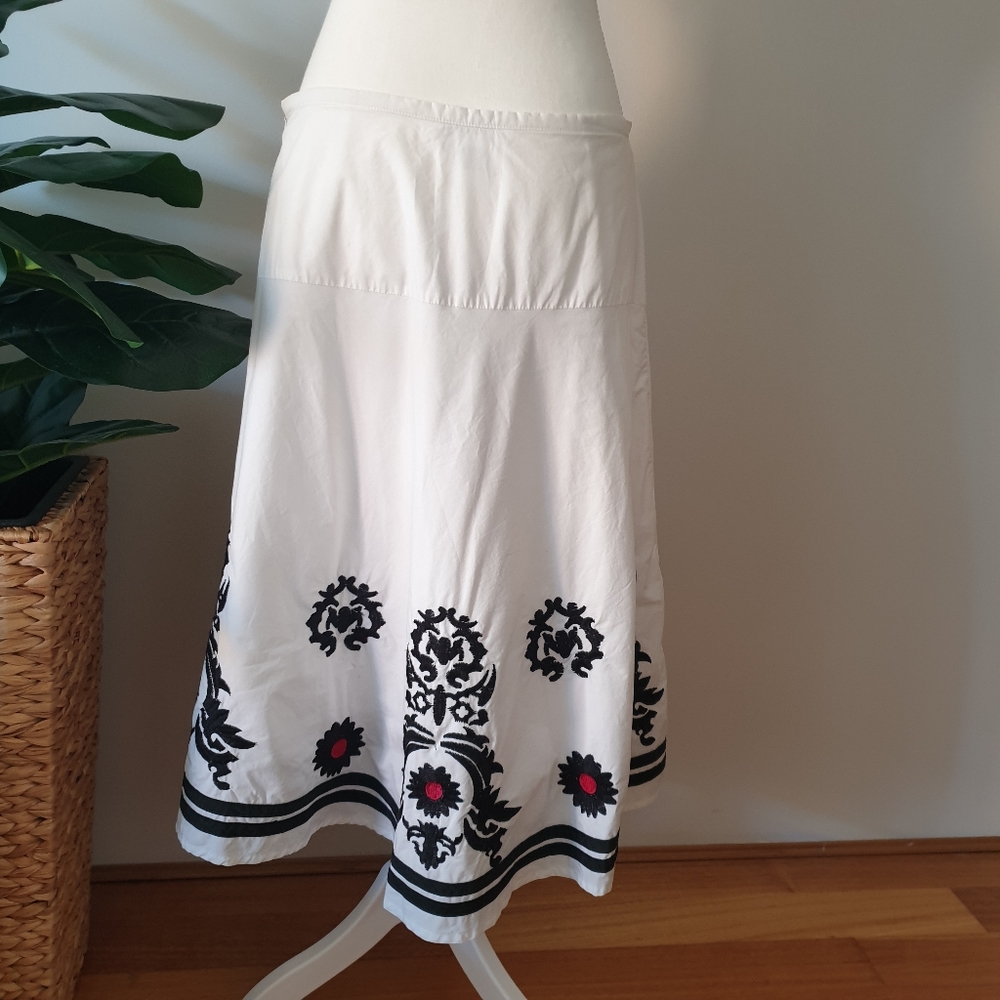 Diane von Furstenberg white embroidered skirt - Picture 4 of 7